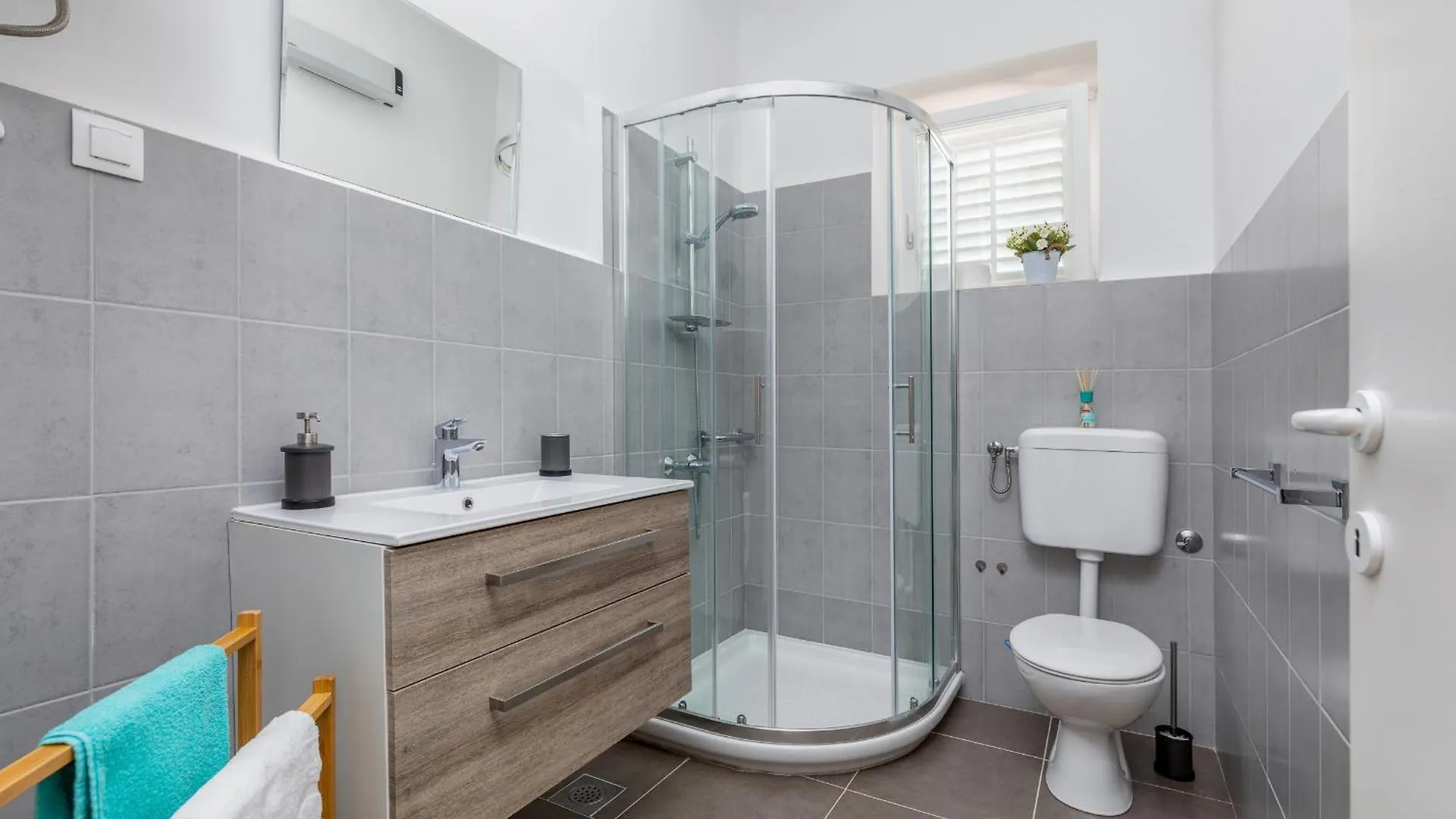 Villa Amia In Pula For 6 People With Jacuzzi & Kids Playground - Pet Friendly 0*,