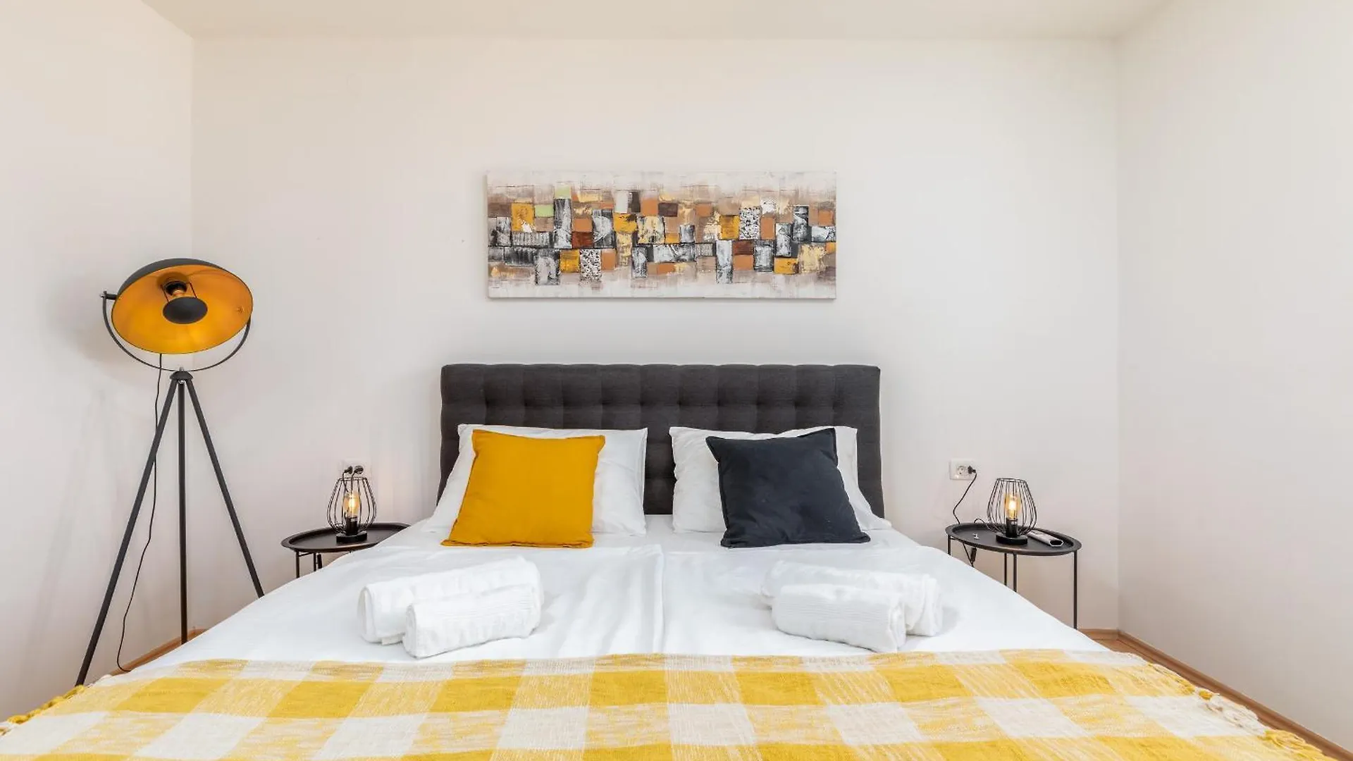 Villa Amia In Pula For 6 People With Jacuzzi & Kids Playground - Pet Friendly