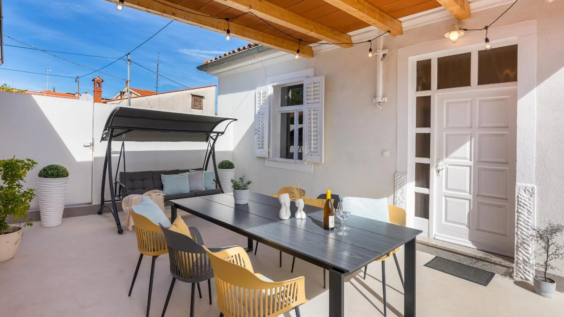 Villa Amia In Pula For 6 People With Jacuzzi & Kids Playground - Pet Friendly Kroatien