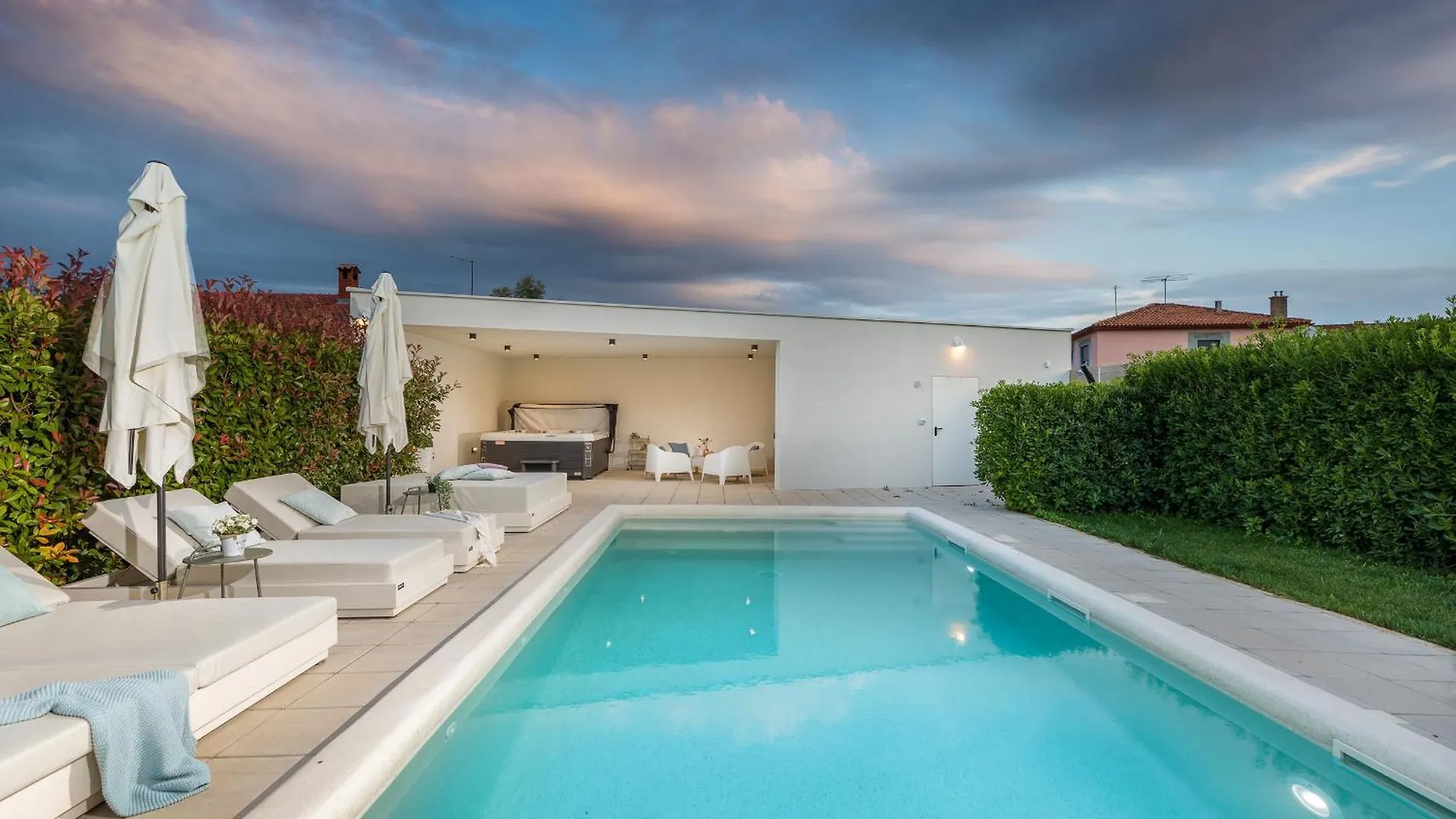 Villa Amia In Pula For 6 People With Jacuzzi & Kids Playground - Pet Friendly